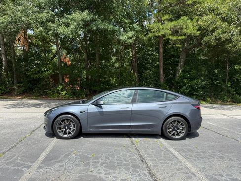 Used 2022 Tesla Model 3 Long Range AWD/4WD image 2