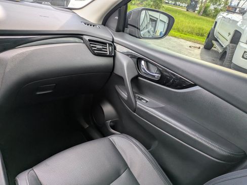 Used 2022 Nissan Rogue Sport SL w/ Premium Package FWD image 13