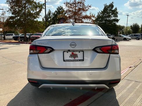 Used 2025 Nissan Versa SV FWD image 7