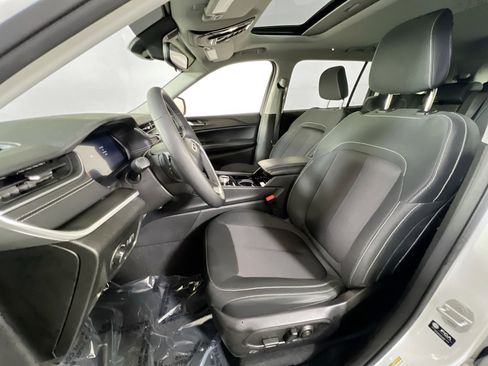 Used 2023 Jeep Grand Cherokee L Laredo w/ Luxury Tech Group I image 20