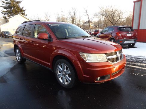 Used 2010 Dodge Journey SXT w/ Flexible Seating Group image 3