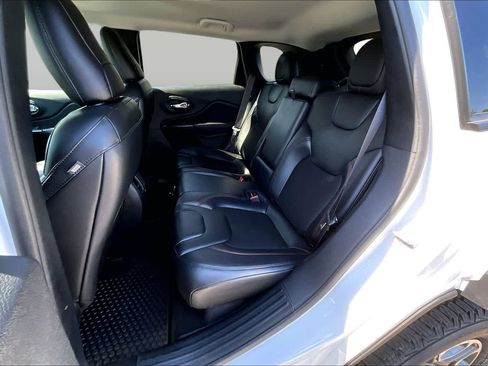 Used 2020 Jeep Cherokee Trailhawk w/ Cold Weather Group AWD/4WD image 21