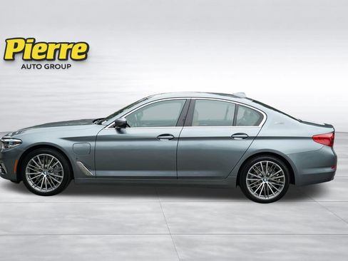 Used 2019 BMW 530e w/ Executive Package RWD image 4