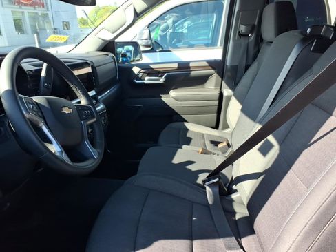 Used 2023 Chevrolet Silverado 1500 LT AWD/4WD image 7