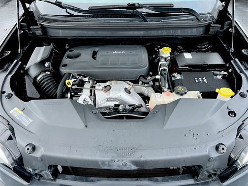 Used 2019 Jeep Cherokee Trailhawk w/ Cold Weather Group image 24