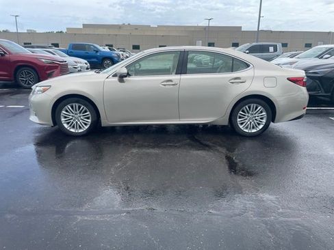 Used 2015 Lexus ES 350 w/ Luxury Package FWD image 3