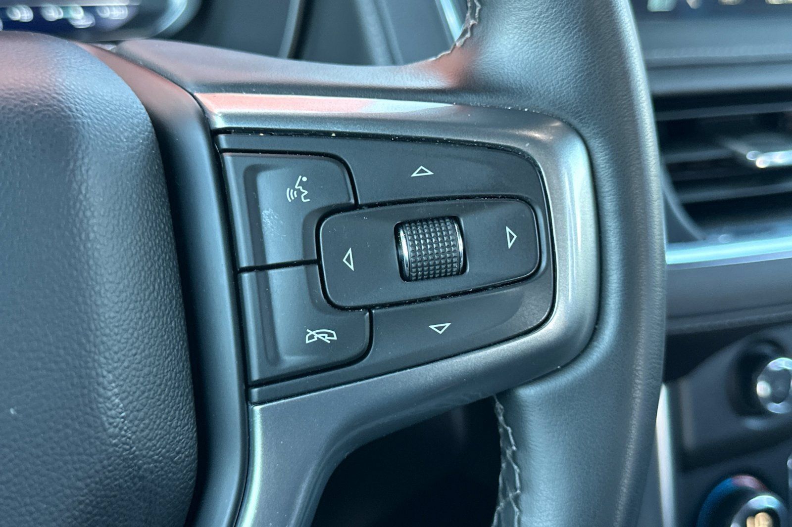 Used 2024 Chevrolet Tahoe Z71 AWD/4WD image 36