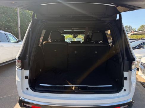 Used 2022 Jeep Grand Wagoneer Series III w/ Rear Seat Video Group 1 AWD/4WD image 7