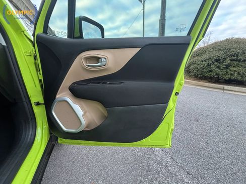 Used 2018 Jeep Renegade Latitude image 39