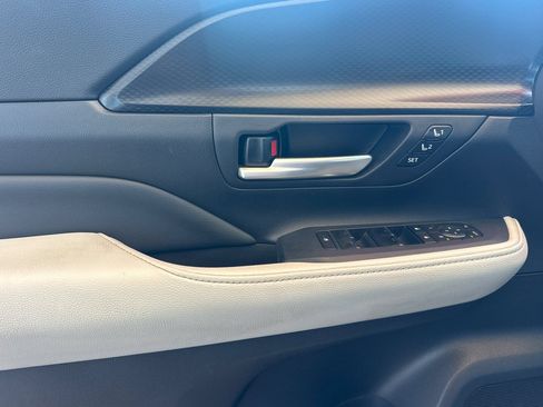 Certified 2025 Toyota Grand Highlander AWD Hybrid image 13