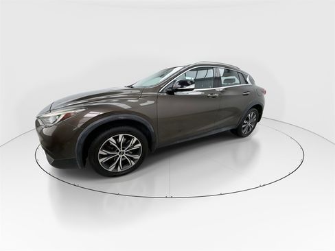 Used 2017 INFINITI QX30 Premium w/ Navigation Package image 4