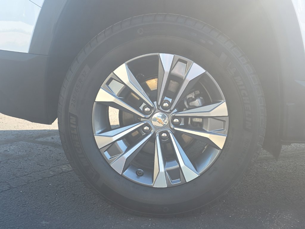 Used 2026 Chevrolet Equinox LT AWD/4WD image 17