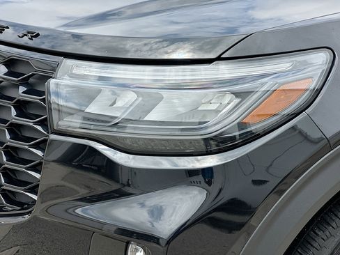 Used 2025 Ford Explorer ST-Line AWD/4WD image 30