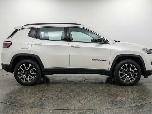 Used 2025 Jeep Compass Trailhawk AWD/4WD image 11