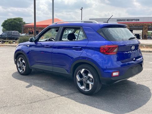 Used 2025 Hyundai Venue SEL image 7