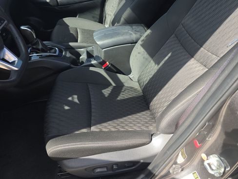 Used 2020 Nissan Rogue SV image 14