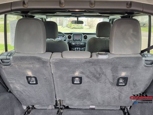 Used 2018 Jeep Wrangler Unlimited Sport S AWD/4WD image 26