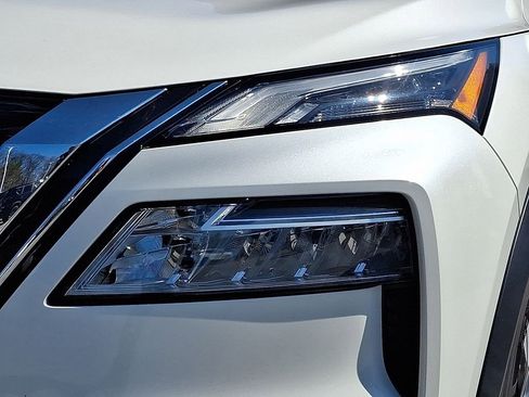 Used 2021 Nissan Rogue SV image 8