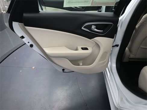 Used 2016 Chrysler 200 Limited image 15