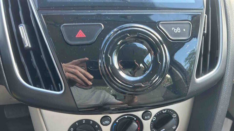 Used 2014 Ford Focus SE FWD image 15