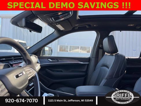 New 2025 Jeep Grand Cherokee Limited w/ Luxury Tech Group II image 8