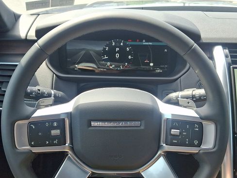 Used 2025 Land Rover Discovery Dynamic SE AWD/4WD image 19