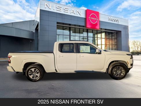 Certified 2025 Nissan Frontier SV w/ Tow Package image 5