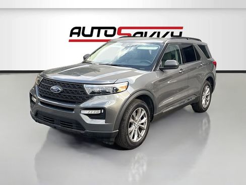 Used 2023 Ford Explorer XLT w/ Equipment Group 202A AWD/4WD image 3