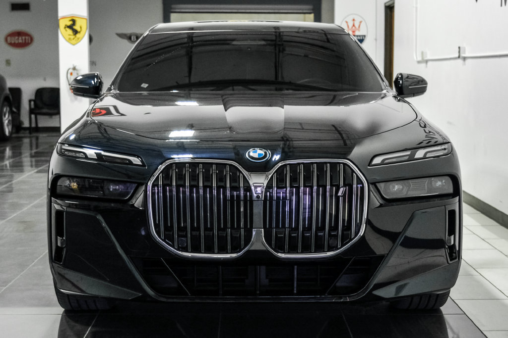 Used 2024 BMW i7 xDrive60 AWD/4WD image 6
