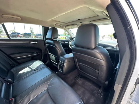 Used 2018 Chrysler 300 Touring L RWD image 16