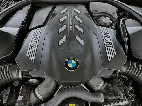 Used 2020 BMW 750i xDrive w/ M Sport Package AWD/4WD image 30