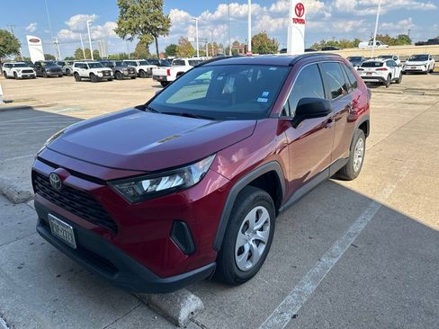 Used 2021 Toyota RAV4 LE FWD image 1