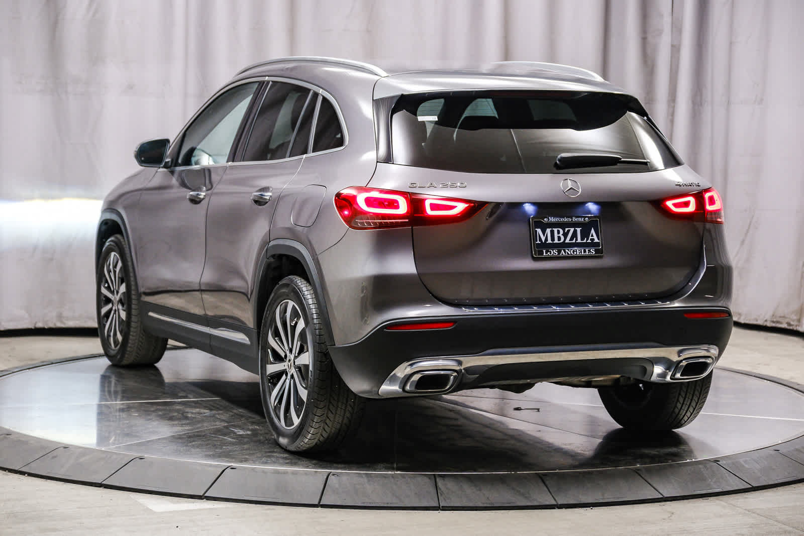 Used 2023 Mercedes-Benz GLA 250 4MATIC image 2