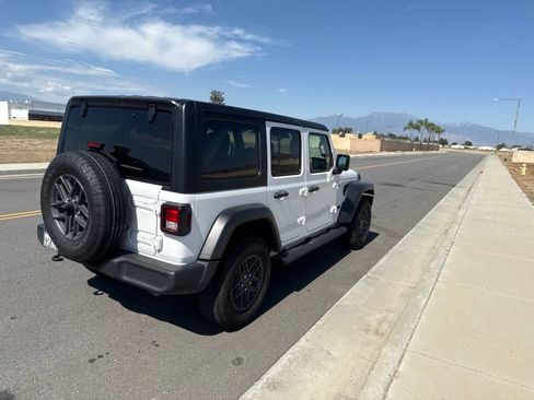 Used 2025 Jeep Wrangler Unlimited Sport AWD/4WD image 8