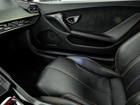 Used 2018 Lamborghini Huracan LP 580-2 RWD image 39