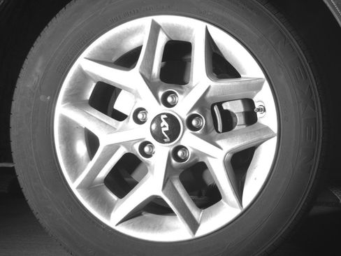 Used 2025 Kia Soul LX w/ LX Technology Package FWD image 13