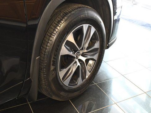 Used 2023 Toyota Highlander XLE AWD/4WD image 46
