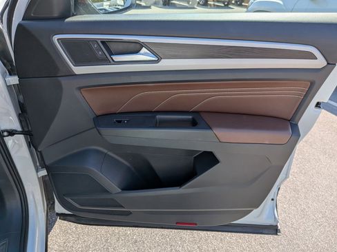 Used 2023 Volkswagen Atlas SE w/ Panoramic Sunroof Package image 35