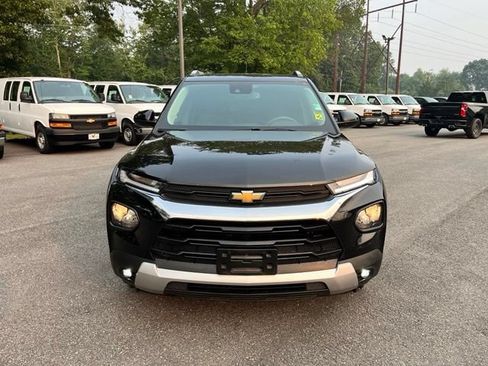 Used 2022 Chevrolet TrailBlazer LT w/ Convenience Package AWD/4WD image 3