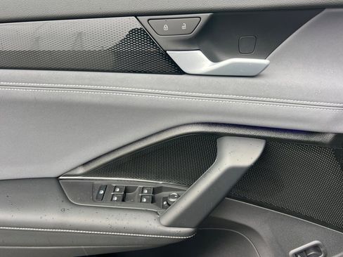 New 2026 Volkswagen Tiguan SE image 11