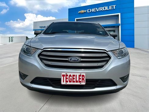 Used 2018 Ford Taurus SEL image 2