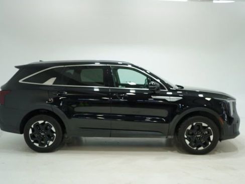 Used 2024 Kia Sorento S image 9