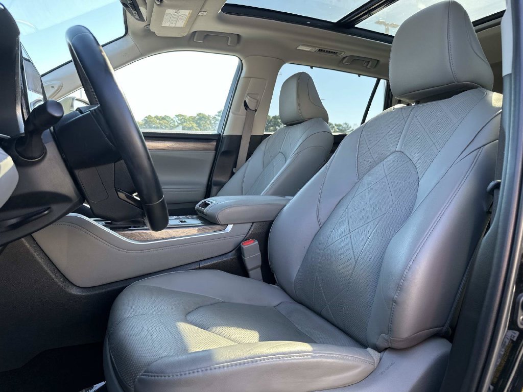Used 2023 Toyota Highlander Platinum FWD image 27