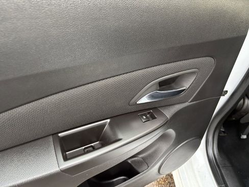 Used 2016 Chevrolet Cruze LT image 24