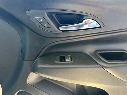 Used 2023 Chevrolet Equinox LT image 17