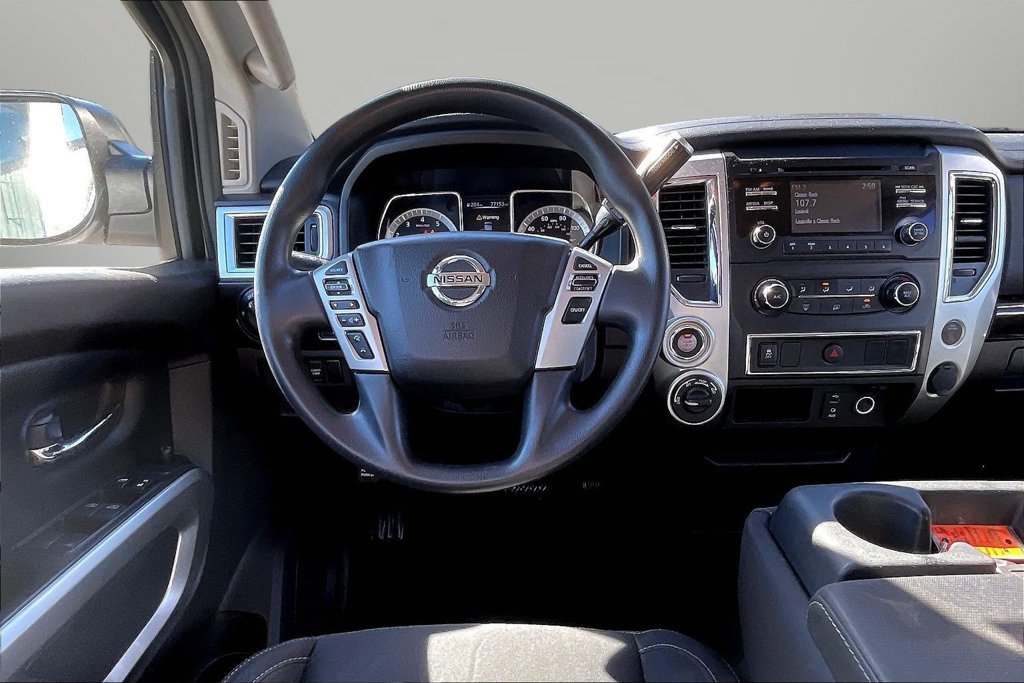 Used 2018 Nissan Titan SV AWD/4WD image 9