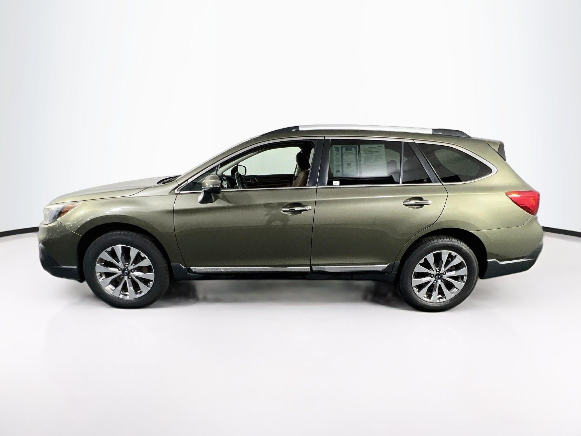 Used 2018 Subaru Outback 2.5i Touring AWD/4WD image 8