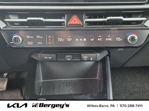 Certified 2025 Kia Niro EX w/ EX Cold Weather Package FWD image 21