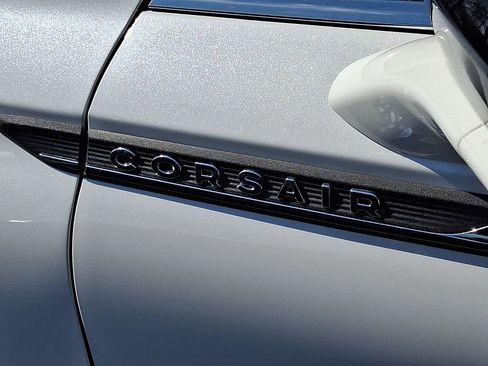 Used 2022 Lincoln Corsair AWD w/ Premium Package image 34