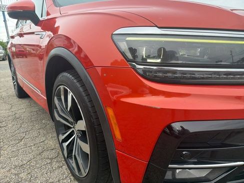 Used 2018 Volkswagen Tiguan SEL Premium w/ R-Line Package FWD image 10